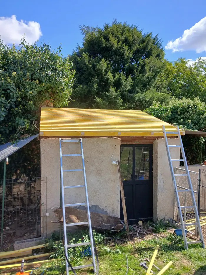 Réfection de charpente et de couverture en cours de chantier